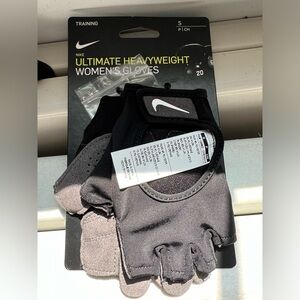 Brand New Nike Women’s Weight Lifting Gloves
